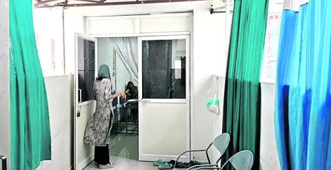 గాల్లో తల్లీబిడ్డ ప్రాణాలు 
