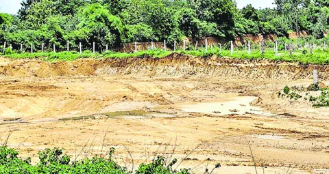 జోరుగా అక్రమ మట్టి రవాణ 
