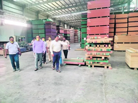 సెంచురీ పానెల్స్‌ పరిశ్రమలో విజిలెన్స్‌ ఏఎస్పీ ఆకస్మిక 