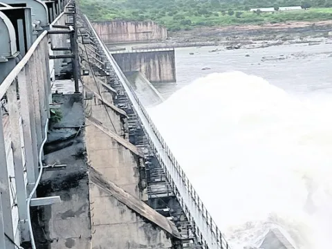 ఎస్సారెస్పీకి తగ్గిన వరద