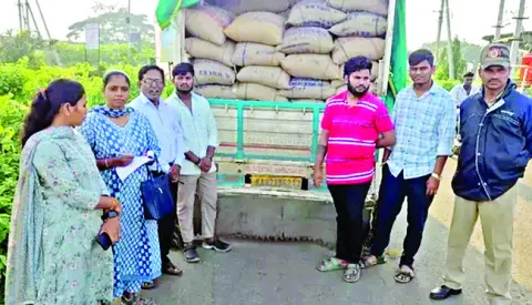 బియ్యం అక్రమ రవాణా.. ఇద్దరు నిందితుల అరెస్ట్‌
