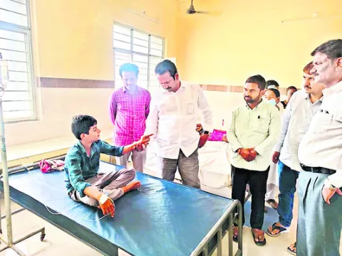విద్యార్థులకు మెరుగైన వైద్యం అందించాలి