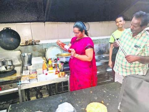 నేడు వైఎస్సార్‌సీపీ ఆధ్వర్యంలో కలెక్టరేట్‌ ఎదుట ధర్నా 