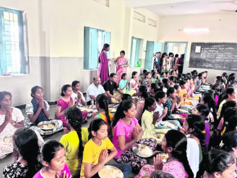 విద్యార్థులకు మెరుగైన విద్య బోధించాలి 
