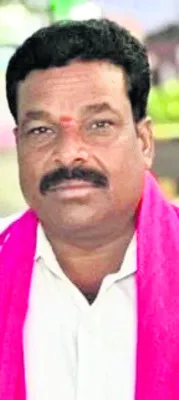 విద్యుత్‌ తీగలు తగిలి రైతు మృతి