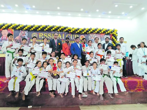 కరాటే పోటీల్లో విద్యార్థుల ప్రతిభ
