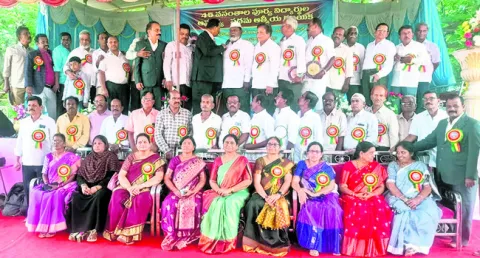● అ‘పూర్వ’ సమ్మేళనం 