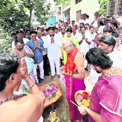 పడమటి అంజన్న ఉత్సవాల నాటికి కోనేరు ఆధునికీకరణ 