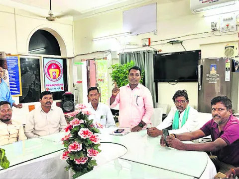 స్థానిక సంస్థల ఎన్నికల్లో ఆదివాసీలకు ప్రాధాన్యం కల్పించ