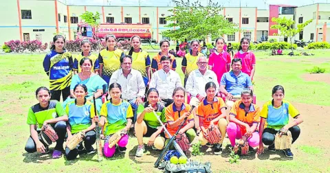 సీనియర్‌ అంతర్‌జిల్లాల మహిళా జట్టు ఎంపిక 