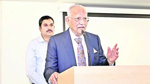 గ్లోబల్‌ హెల్త్‌కేర్‌ క్యాపిటల్‌గా భారత్‌ 