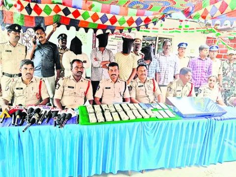 క్రికెట్‌ బెట్టింగ్‌ ముఠా అరెస్ట్‌