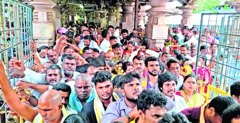 శ్రీశైలం.. భక్తజన సంద్రం 