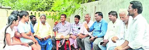 కౌలు రైతు కుటుంబాన్ని ప్రభుత్వం ఆదుకోవాలి 