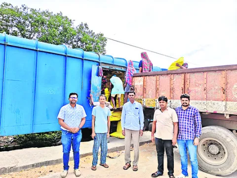 గూడ్స్‌షెడ్‌కు భారీగా ఎరువులు