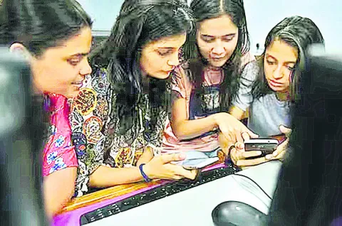 రోజంతా ఎదురుచూపులు 
