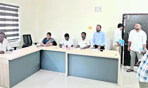 చైర్మన్‌, కమిషనర్‌ పోకడలపై గుస్సా.. 