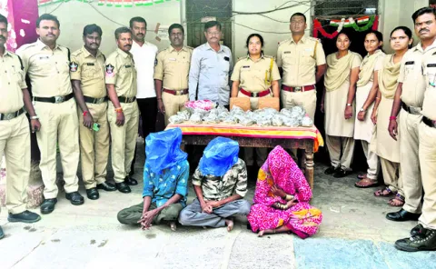 8.2 కేజీల గంజాయి స్వాధీనం
