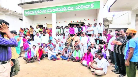 ప్రభుత్వాల నిర్లక్ష్యంతోనే యూరియా కొరత
