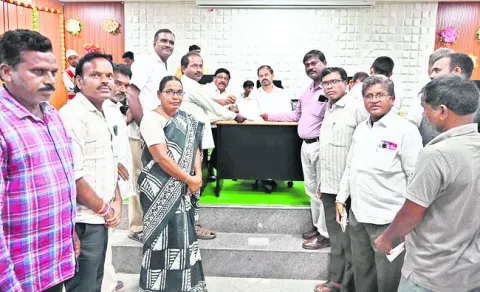 రేషన్‌ డీలర్లకు గౌరవ వేతనం ప్రకటించాలి