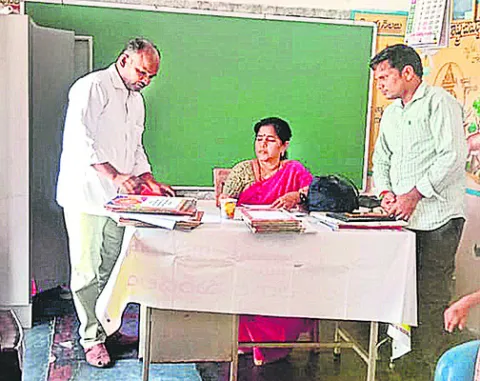 విద్యా పురోగతికి ఉపాధ్యాయుల కృషి కీలకం 