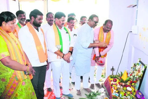 మంత్రుల ధ్యాసంతా పైరవీలపైనే ఽ