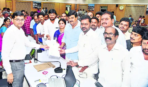 తొలగించిన పింఛన్లను పునరుద్ధరించాలి