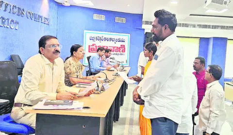 ప్రొసీడింగ్‌ ఇచ్చి వదిలేశారు 