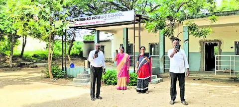 పాఠశాల ఆవరణలోనే ఎఫ్‌ఆర్‌ఎస్‌