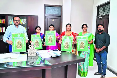 మట్టి విగ్రహాలతో పర్యావరణ పరిరక్షణ