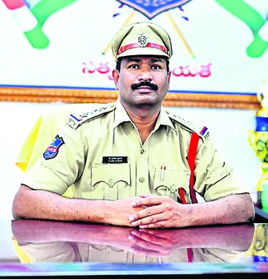 ఫేక్‌ అకౌంట్‌తో పరువుకు భంగం కలిగేలా పోస్టులు