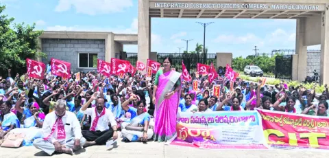 ఆశాలకు ఫిక్స్‌డ్‌ వేతనాలు ప్రకటించాలి 