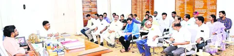పోలింగ్‌ కేంద్రాలపై అభ్యంతరాలు తెలపండి 