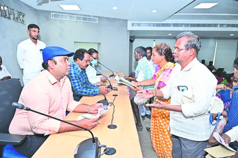 ప్రజావాణి అర్జీలకు ప్రాధాన్యం