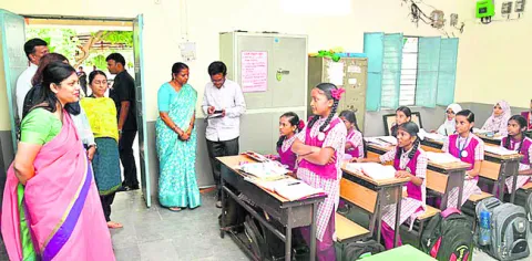 ప్రభుత్వ పాఠశాలల్లో హాజరు పెంచాలి