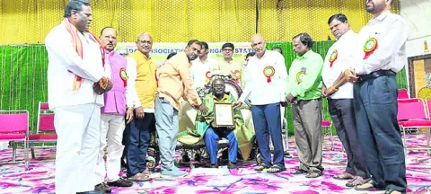 న్యూ బొప్పారం వాసికి అవార్డు
