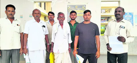 భూములు లాక్కోవాలని  చూస్తున్నారు..
