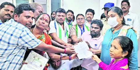 దివ్యాంగుల జీవితాలతో ఆడుకోవద్దు 