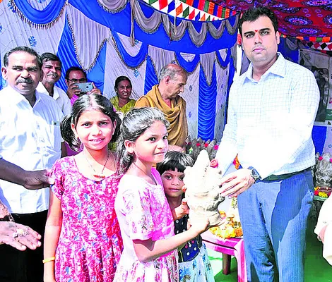 మట్టి వినాయకుడిని పూజించాలి 