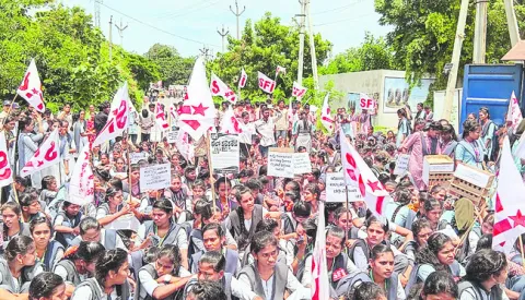 కదం తొక్కిన విద్యార్థులు