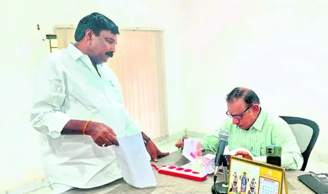 భూ ఆక్రమణలకు అడ్డుకట్ట వేయాలి