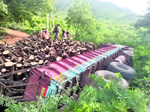 మోటారు షెడ్డు కూల్చివేత
