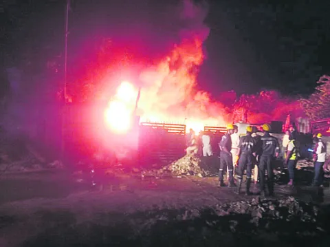 స్క్రాప్‌ గోడౌన్‌లో అగ్నిప్రమాదం 