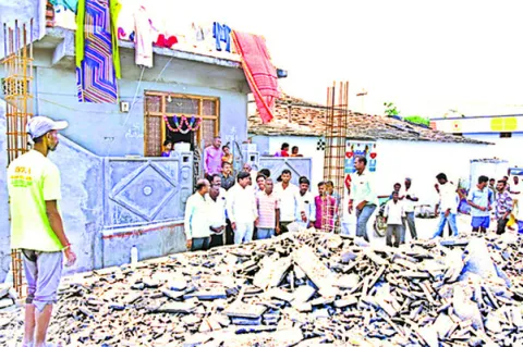 ఇళ్ల నిర్మాణంలో దూసుకెళ్తున్నాం 
