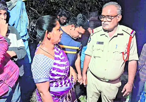 చెరువులో పడి యువకుడు గల్లంతు 