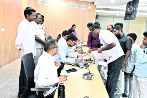 ముఖ గుర్తింపుతో సామాజిక పింఛన్లు 