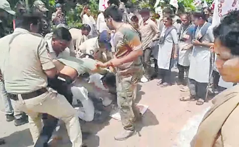 Students Protest At Collector Office: Andhra pradesh