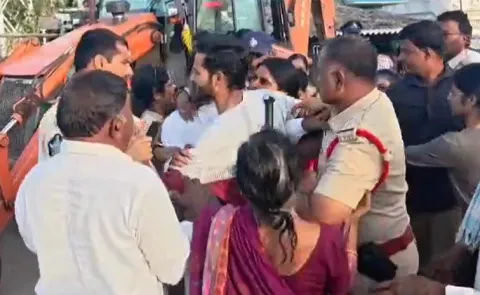పచ్చఖాకీ..దౌర్జన్యకాండ