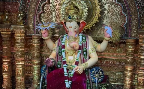 40 hours waiting for Lalbaugcha Raja