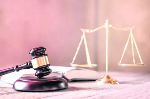 మహిళను అవమానించిన నేరస్తుడికి జైలు